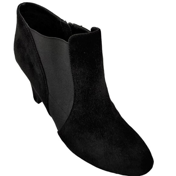 TAHARI Suzi Black Suede Side Zip Ankle Booties 8.5 - Picture 1 of 7